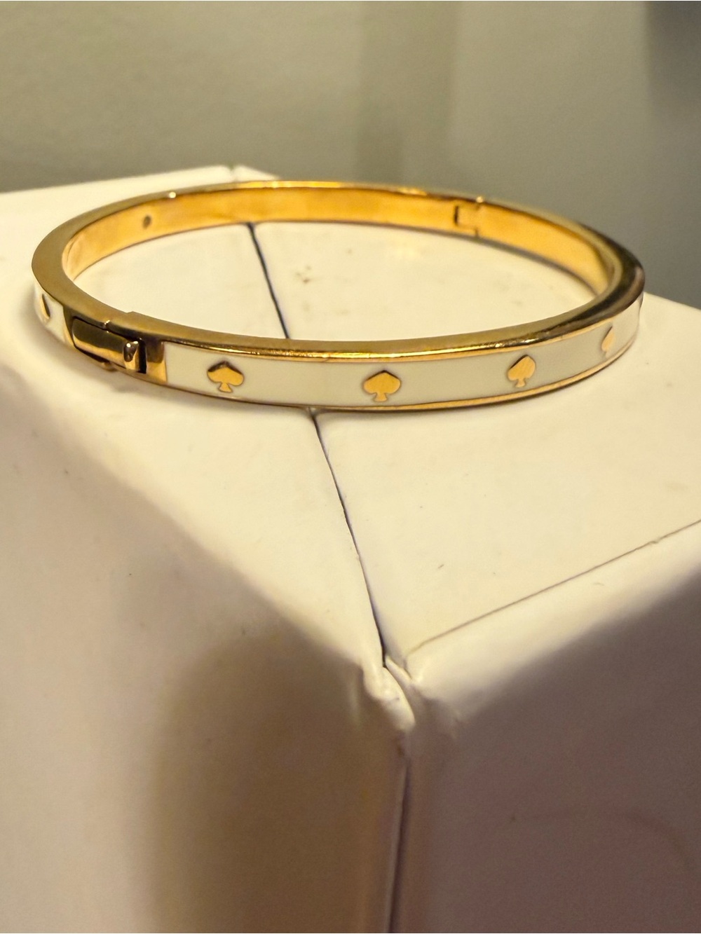 kate spade Spot the Spade Enamel Hinged Bangle Bracelet White Gold - Picture 7 of 12